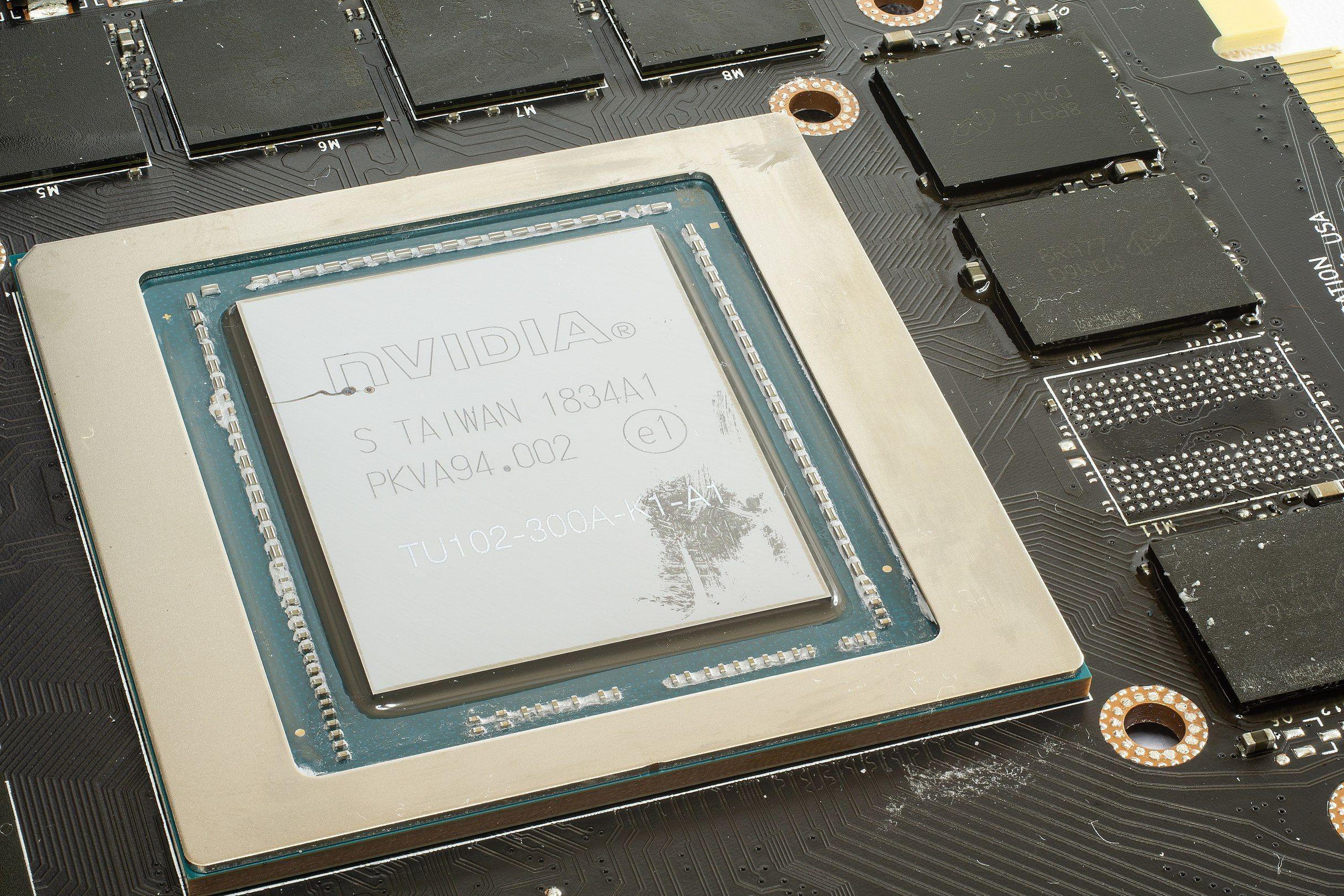 VRAM cho card đồ họa: Bao nhiêu là đủ cho gaming hiện nay? GPU die and memory vram