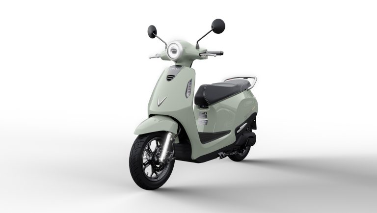 VinFast ra mắt xe máy điện Evo Grand với 2 pin có thể tháo rời, đi được tới 262 km/lần sạc