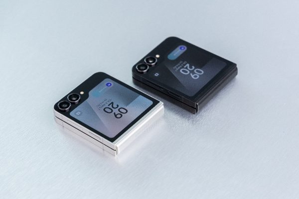 Samsung Galaxy Z Flip7: Điện thoại AI nhỏ gọn với màn hình FlexWindow tràn viền thế hệ mới