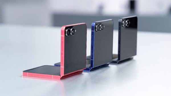 Samsung Galaxy Z Flip7: Điện thoại AI nhỏ gọn với màn hình FlexWindow tràn viền thế hệ mới