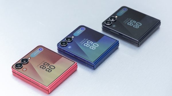 Samsung Galaxy Z Flip7: Điện thoại AI nhỏ gọn với màn hình FlexWindow tràn viền thế hệ mới