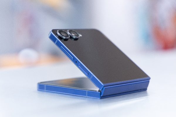 Samsung Galaxy Z Flip7: Điện thoại AI nhỏ gọn với màn hình FlexWindow tràn viền thế hệ mới