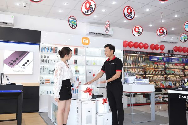 FPT Shop trao 30 combo công nghệ trị giá hơn 320 triệu đồng đến tân sinh viên