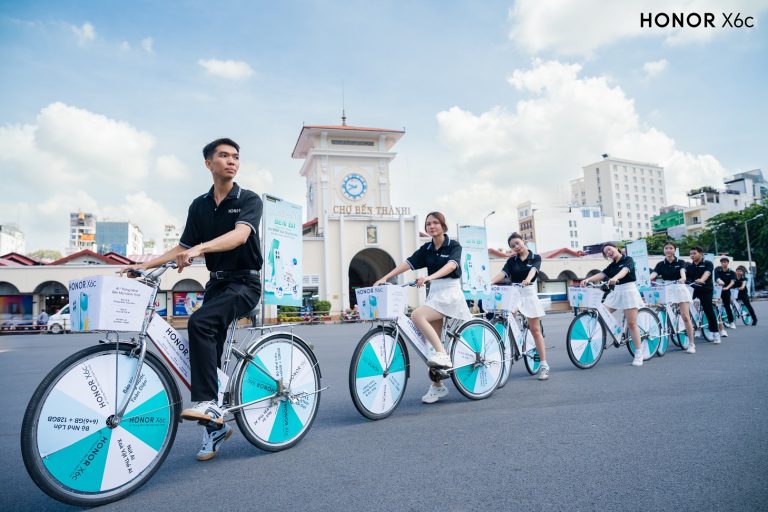 Trải nghiệm smartphone siêu bền HONOR X6c, “sạc pin tâm hồn” giữa lòng thành phố
