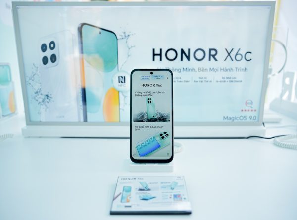 Trải nghiệm smartphone siêu bền HONOR X6c, “sạc pin tâm hồn” giữa lòng thành phố