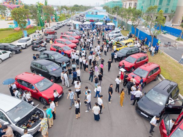 VinFast bàn giao lô xe Limo Green đầu tiên cho khách hàng VinFast bàn giao lô xe Limo Green đầu tiên cho khách hàng