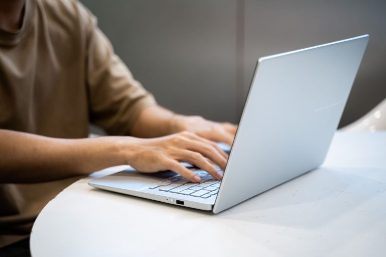 ASUS hoàn thiện dải sản phẩm Vivobook S14 với đầy đủ phiên bản Intel, AMD và Snapdragon