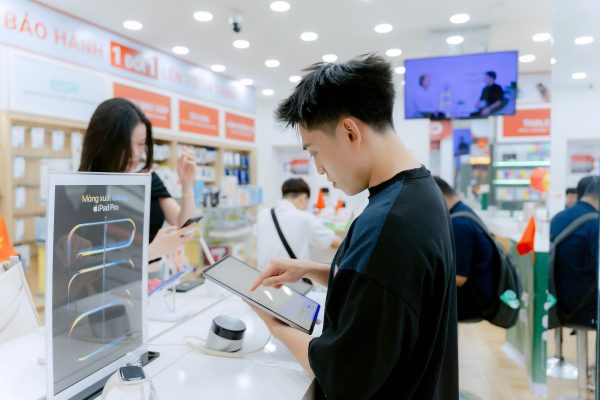 iPhone mới chính thức ra mắt toàn cầu, Di Động Việt sẵn sàng hệ thống đăng ký quan tâm sớm