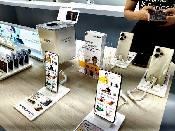 Đánh giá nhanh realme 15 5G: Smartphone tầm trung pin 7000mAh, sạc 80W, camera AI, màn hình siêu sáng