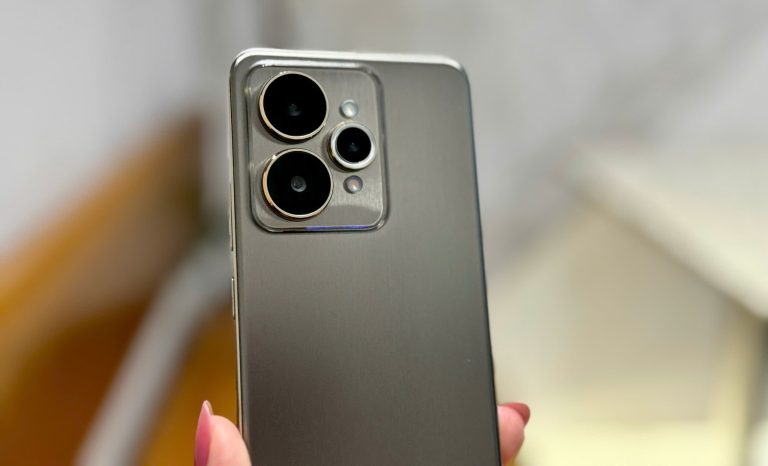 Đánh giá nhanh realme 15 5G: Smartphone tầm trung pin 7000mAh, sạc 80W, camera AI, màn hình siêu sáng