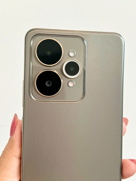 Đánh giá nhanh realme 15 5G: Smartphone tầm trung pin 7000mAh, sạc 80W, camera AI, màn hình siêu sáng