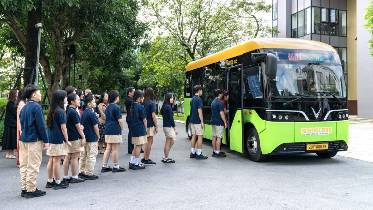 Ra mắt dịch vụ “Xe điện học đường chuyên biệt” đầu tiên tại Việt Nam