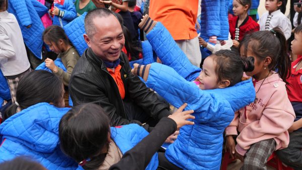 FPT Shop chung tay cùng bộ đội biên phòng mang công nghệ đến học sinh Mường Lạn