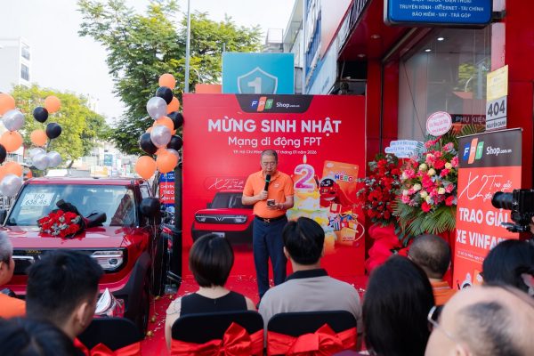 Tri ân khách hàng thân thiết, mạng di động FPT trao xe VinFast VF3 nhân dịp tròn 2 tuổi Tri ân khách hàng thân thiết, mạng di động FPT trao xe VinFast VF3 nhân dịp tròn 2 tuổi