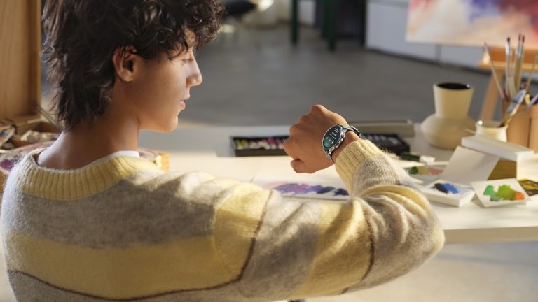 OPPO Watch S: Thiết kế siêu mỏng, theo dõi luyện tập chuyên sâu và phân tích sức khỏe chuẩn flagship