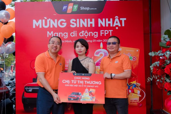 Tri ân khách hàng thân thiết, mạng di động FPT trao xe VinFast VF3 nhân dịp tròn 2 tuổi