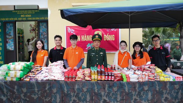 FPT Shop chung tay cùng bộ đội biên phòng mang công nghệ đến học sinh Mường Lạn