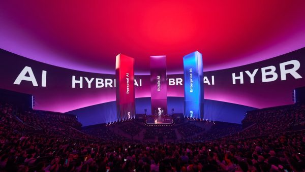 Lenovo tăng tốc ứng dụng AI doanh nghiệp với Agentic AI và Lenovo xIQ, triển khai Hybrid AI ở quy mô lớn