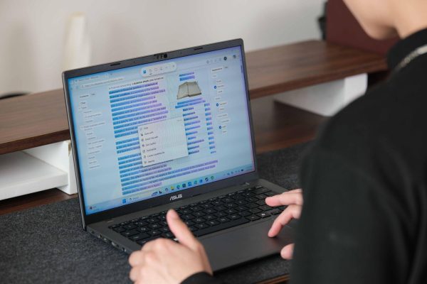 Đánh giá ASUS Zenbook 14 (UM3406GA) và ASUS Vivobook S14 (M3407GA): Bộ đôi laptop Ryzen AI 400 Series đầu tiên tại Việt Nam, mỏng nhẹ, pin lâu Đánh giá ASUS Zenbook 14 (UM3406GA) và ASUS Vivobook S14 (M3407GA): Bộ đôi laptop Ryzen AI 400 Series đầu tiên tại Việt Nam, mỏng nhẹ, pin lâu