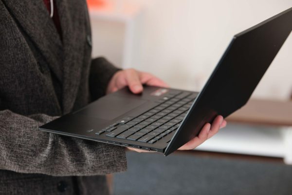 Đánh giá ASUS Zenbook 14 (UM3406GA) và ASUS Vivobook S14 (M3407GA): Bộ đôi laptop Ryzen AI 400 Series đầu tiên tại Việt Nam, mỏng nhẹ, pin lâu