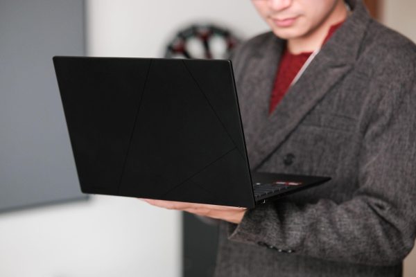 Đánh giá ASUS Zenbook 14 (UM3406GA) và ASUS Vivobook S14 (M3407GA): Bộ đôi laptop Ryzen AI 400 Series đầu tiên tại Việt Nam, mỏng nhẹ, pin lâu Đánh giá ASUS Zenbook 14 (UM3406GA) và ASUS Vivobook S14 (M3407GA): Bộ đôi laptop Ryzen AI 400 Series đầu tiên tại Việt Nam, mỏng nhẹ, pin lâu