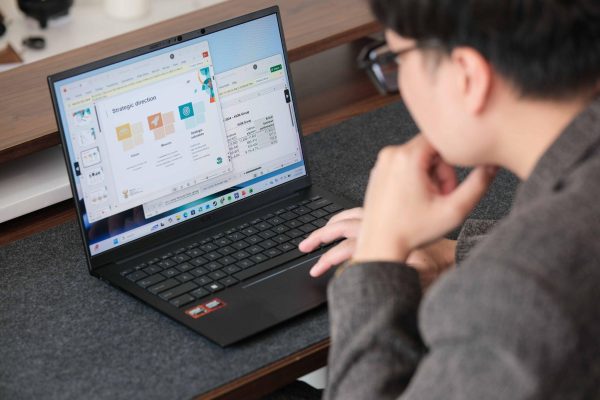 Đánh giá ASUS Zenbook 14 (UM3406GA) và ASUS Vivobook S14 (M3407GA): Bộ đôi laptop Ryzen AI 400 Series đầu tiên tại Việt Nam, mỏng nhẹ, pin lâu Đánh giá ASUS Zenbook 14 (UM3406GA) và ASUS Vivobook S14 (M3407GA): Bộ đôi laptop Ryzen AI 400 Series đầu tiên tại Việt Nam, mỏng nhẹ, pin lâu