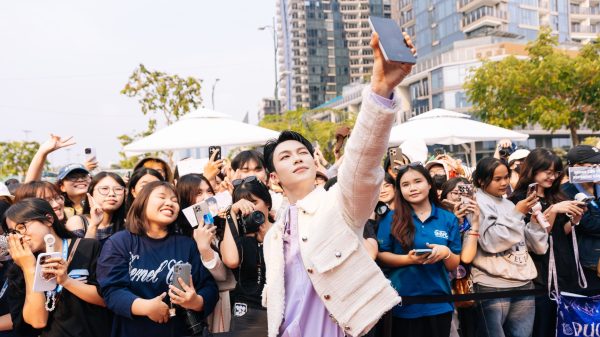 realme 16 Pro và realme 16 5G ra mắt: Camera đa tiêu cự 200MP LumaColor, thiết kế gương selfie, pin titan 7000mAh realme 16 Pro và realme 16 5G ra mắt: Camera đa tiêu cự 200MP LumaColor, thiết kế gương selfie, pin titan 7000mAh