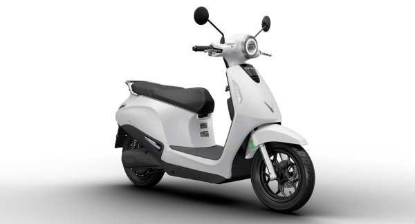 VinFast ra mắt 4 mẫu xe máy điện mới, hoàn thiện lắp đặt 4.500 trạm đổi pin đầu tiên VinFast ra mắt 4 mẫu xe máy điện mới, hoàn thiện lắp đặt 4.500 trạm đổi pin đầu tiên