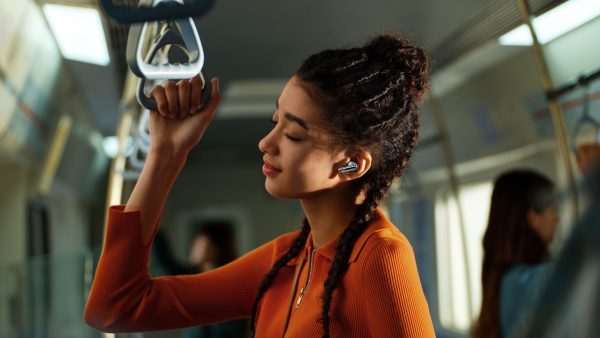 Xiaomi giới thiệu loạt thiết bị đeo và TV Mini LED mới