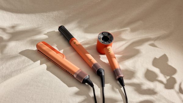 Dyson ra mắt phiên bản màu Ceramic Apricot và Topaz mới dành cho mùa hè Dyson ra mắt phiên bản màu Ceramic Apricot và Topaz mới dành cho mùa hè