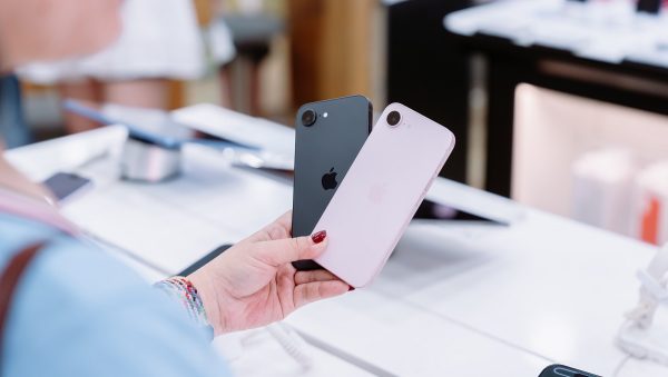 Di Động Việt mở bán iPhone 17e với loạt ưu đãi, hướng đến người dùng trẻ