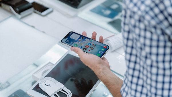 Di Động Việt mở bán iPhone 17e với loạt ưu đãi, hướng đến người dùng trẻ