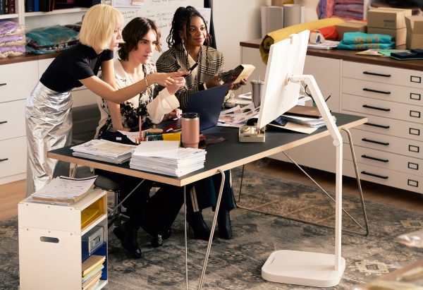 LG giới thiệu Smart Monitor Swing: Màn hình cảm ứng tích hợp chân đế di chuyển độc đáo