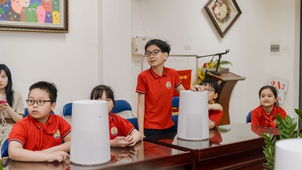LG trao tặng 70 máy lọc không khí cho trường học tại Hà Nội