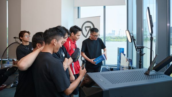 Elgato phối hợp Kioxia tổ chức workshop "Setup góc làm việc cho solo creator" cùng Hiếu BK Elgato phối hợp Kioxia tổ chức workshop "Setup góc làm việc cho solo creator" cùng Hiếu BK