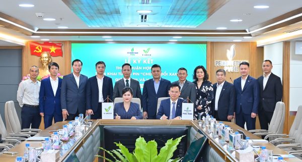 V-Green hợp tác triển khai hơn 3.000 tủ đổi pin xe máy điện tại hệ thống cửa hàng xăng dầu PVOIL V-Green hợp tác triển khai hơn 3.000 tủ đổi pin xe máy điện tại hệ thống cửa hàng xăng dầu PVOIL
