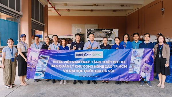 Intel trao tặng thiết bị sản xuất chip phục vụ đào tạo nhân lực bán dẫn tại Việt Nam