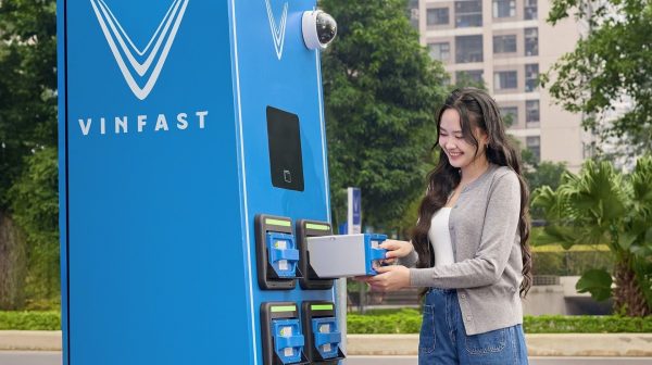 V-Green hợp tác EVNHANOI triển khai 10.000 tủ đổi pin xe máy điện