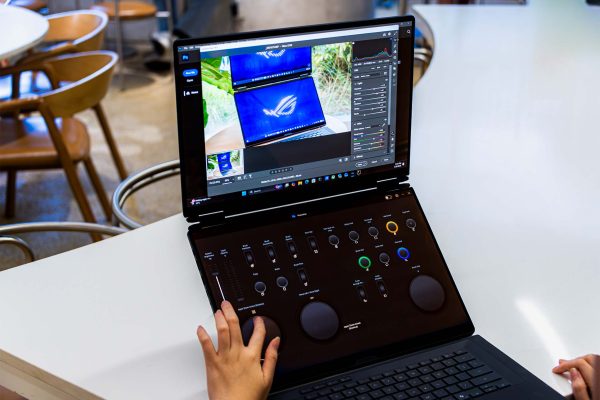 ASUS ROG ra mắt Zephyrus Duo hai màn hình tại Việt Nam, nâng cấp dòng Zephyrus với Intel Panther Lake và RTX 50 Series ASUS ROG ra mắt Zephyrus Duo hai màn hình tại Việt Nam, nâng cấp dòng Zephyrus với Intel Panther Lake và RTX 50 Series