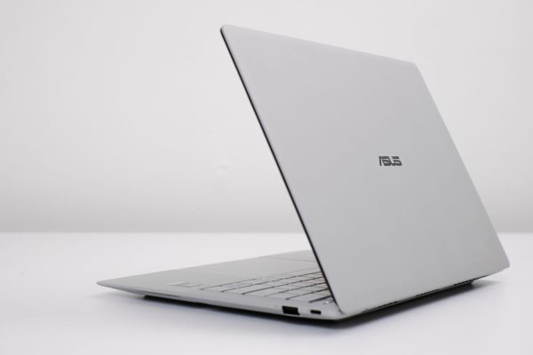 Đánh giá ASUS ExpertBook Ultra: Mẫu laptop doanh nghiệp “Ultra” đầu tiên của ASUS