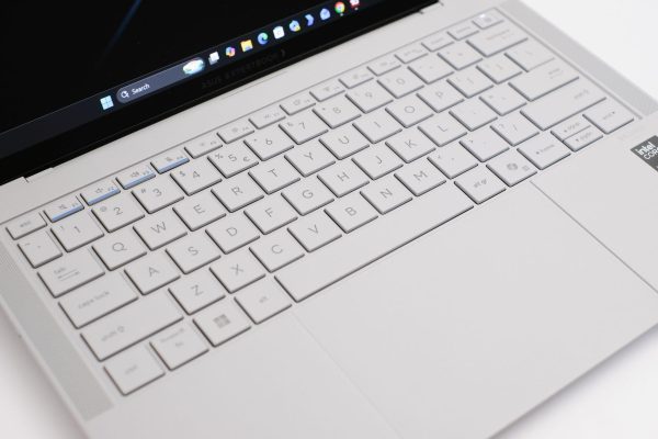 Đánh giá ASUS ExpertBook Ultra: Mẫu laptop doanh nghiệp “Ultra” đầu tiên của ASUS