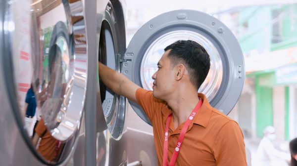LG ra mắt cửa hàng giặt sấy thông minh đầu tiên, trình diễn giải pháp giặt sấy công nghiệp tại Việt Nam