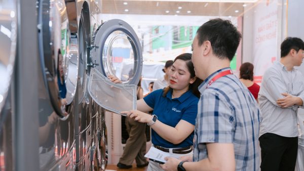 LG ra mắt cửa hàng giặt sấy thông minh đầu tiên, trình diễn giải pháp giặt sấy công nghiệp tại Việt Nam
