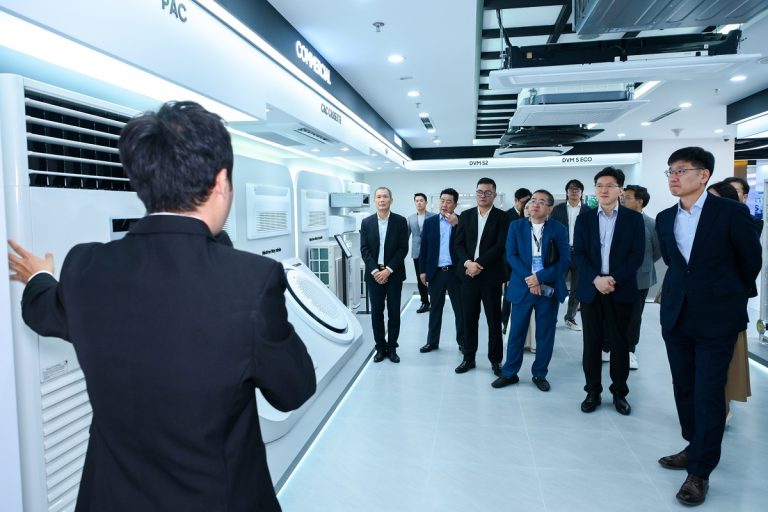 Samsung Electronics khai trương Business Experience Studio tại Việt Nam, mở rộng hệ sinh thái giải pháp công nghệ toàn diện cho doanh nghiệp