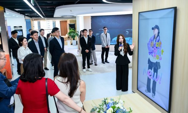 Samsung Electronics khai trương Business Experience Studio tại Việt Nam, mở rộng hệ sinh thái giải pháp công nghệ toàn diện cho doanh nghiệp Samsung Electronics khai trương Business Experience Studio tại Việt Nam, mở rộng hệ sinh thái giải pháp công nghệ toàn diện cho doanh nghiệp