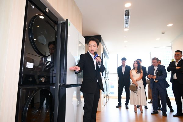 Samsung Electronics khai trương Business Experience Studio tại Việt Nam, mở rộng hệ sinh thái giải pháp công nghệ toàn diện cho doanh nghiệp Samsung Electronics khai trương Business Experience Studio tại Việt Nam, mở rộng hệ sinh thái giải pháp công nghệ toàn diện cho doanh nghiệp