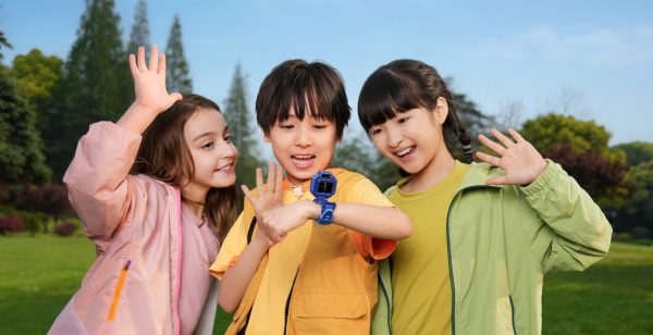 HUAWEI WATCH KIDS X1 chính thức lên kệ tại Việt Nam, giá 5.59 triệu đồng kèm ưu đãi trong tháng đầu tiên mở bán HUAWEI WATCH KIDS X1 chính thức lên kệ tại Việt Nam, giá 5.59 triệu đồng kèm ưu đãi trong tháng đầu tiên mở bán