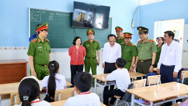VNG và Quỹ Kiến tạo Ước mơ hỗ trợ gần 8,5 tỷ đồng cải thiện nhà ở, trường học tại Cà Mau VNG và Quỹ Kiến tạo Ước mơ hỗ trợ gần 8,5 tỷ đồng cải thiện nhà ở, trường học tại Cà Mau