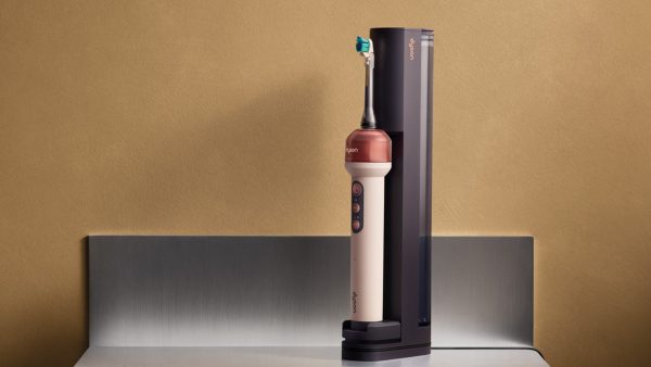 Dyson CameraJet: Bàn chải đánh răng tích hợp camera, phát hiện kẽ răng và làm sạch bằng tia nước