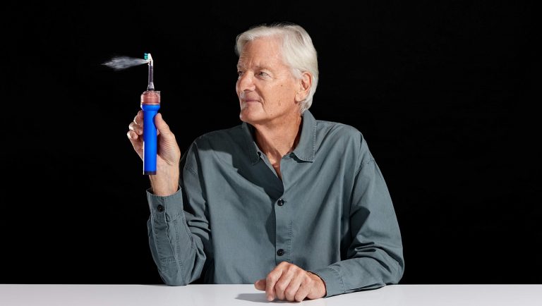 Dyson CameraJet: Bàn chải đánh răng tích hợp camera, phát hiện kẽ răng và làm sạch bằng tia nước